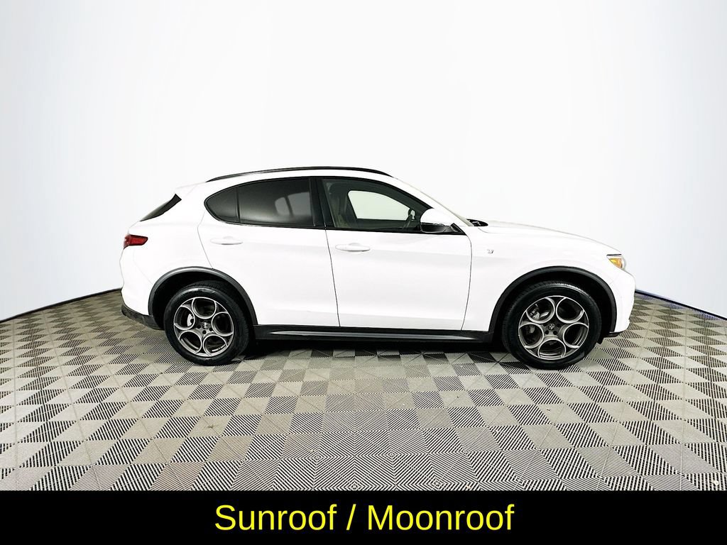 Used 2023 Alfa Romeo Stelvio Ti AWD/4WD image 11