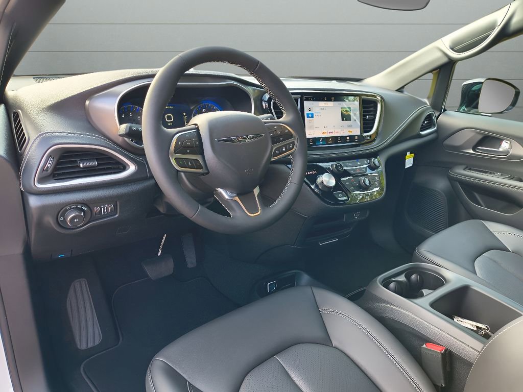 New 2026 Chrysler Pacifica Select image 14