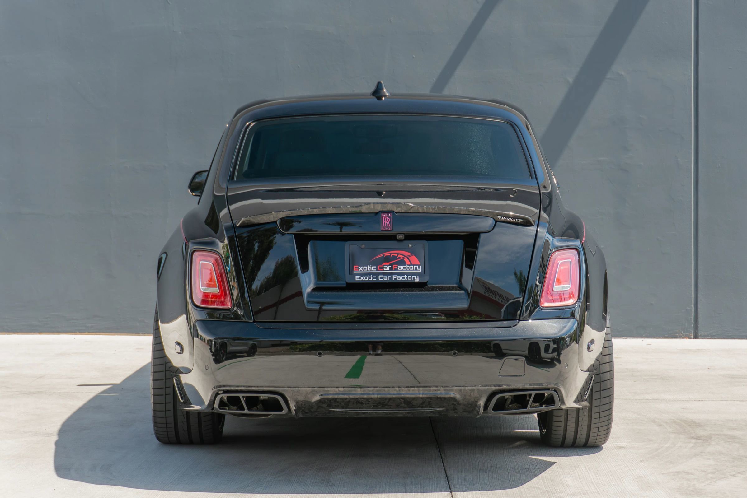 Used 2023 Rolls-Royce Phantom Sedan RWD image 5