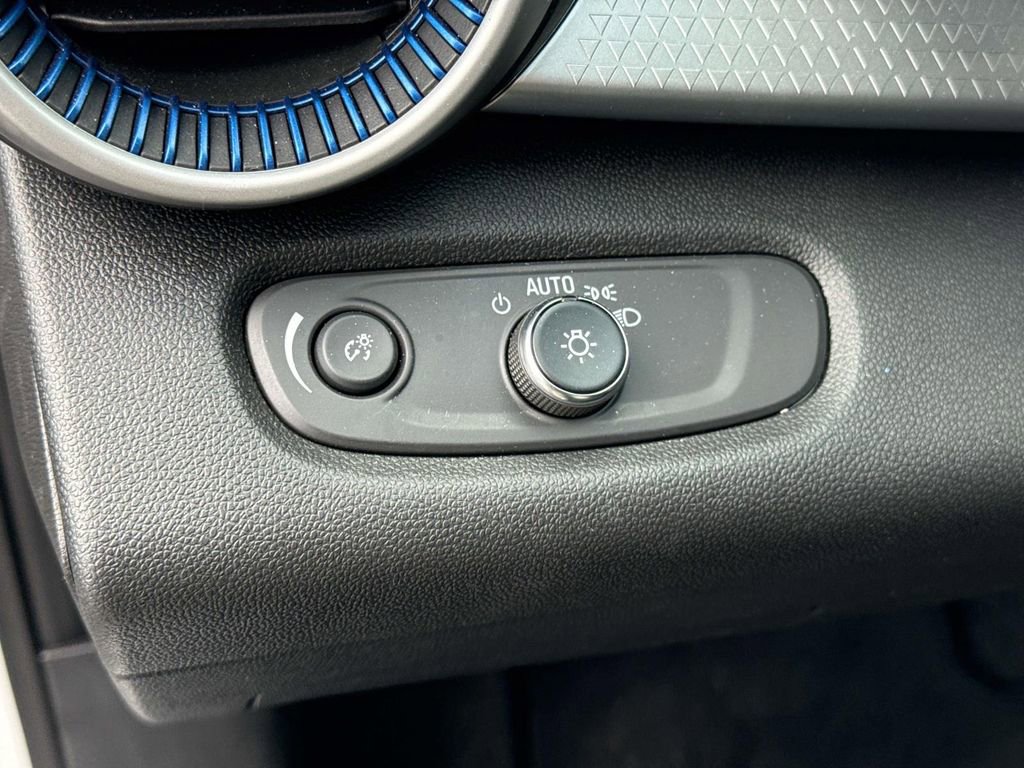 Certified 2025 Chevrolet Trax LS image 16