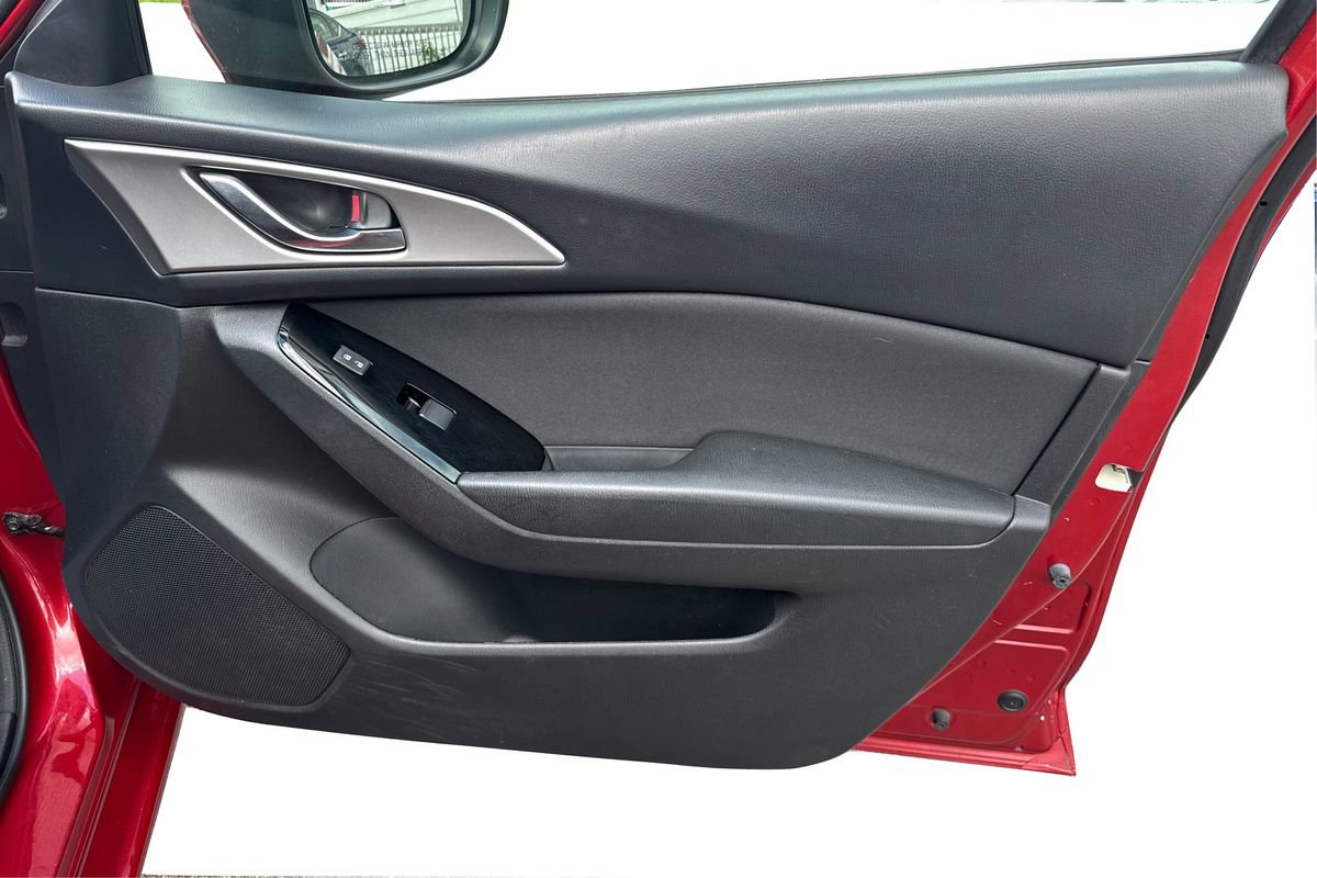 Used 2018 MAZDA MAZDA3 Sport FWD image 15