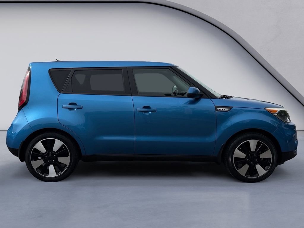 Used 2019 Kia Soul + FWD image 6