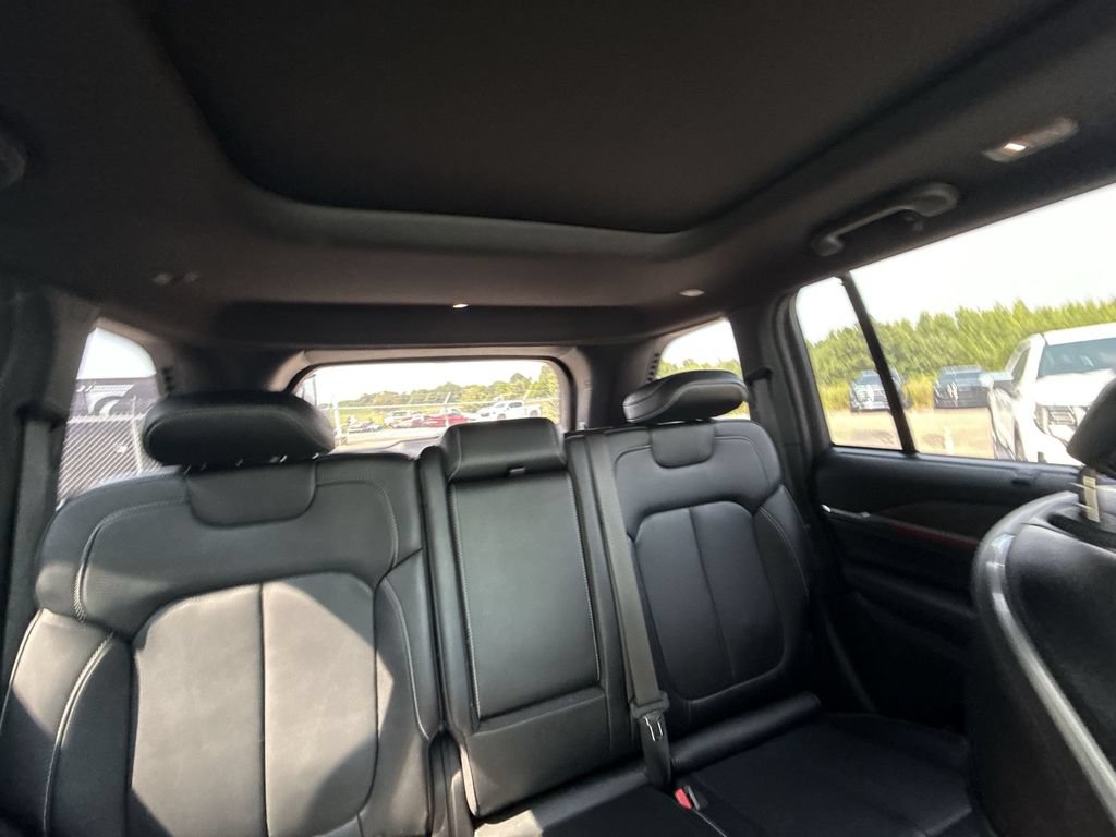 Used 2023 Jeep Grand Cherokee Overland w/ Luxury Tech Group IV RWD image 32