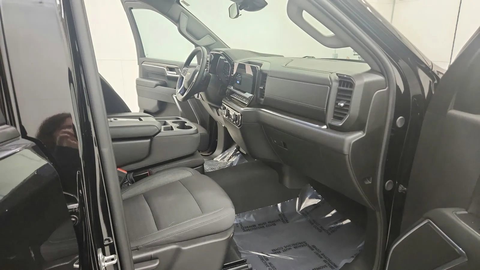 Used 2025 Chevrolet Silverado 1500 LT image 35