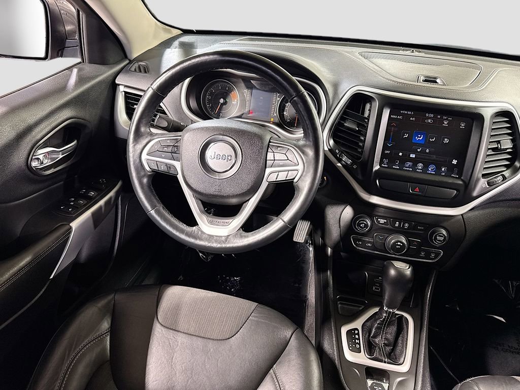 Used 2018 Jeep Cherokee Latitude Plus w/ Cold Weather Group image 15