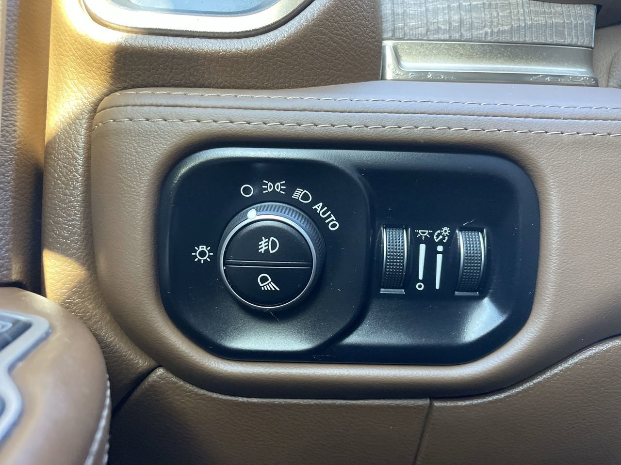 Used 2023 RAM 3500 Limited image 28