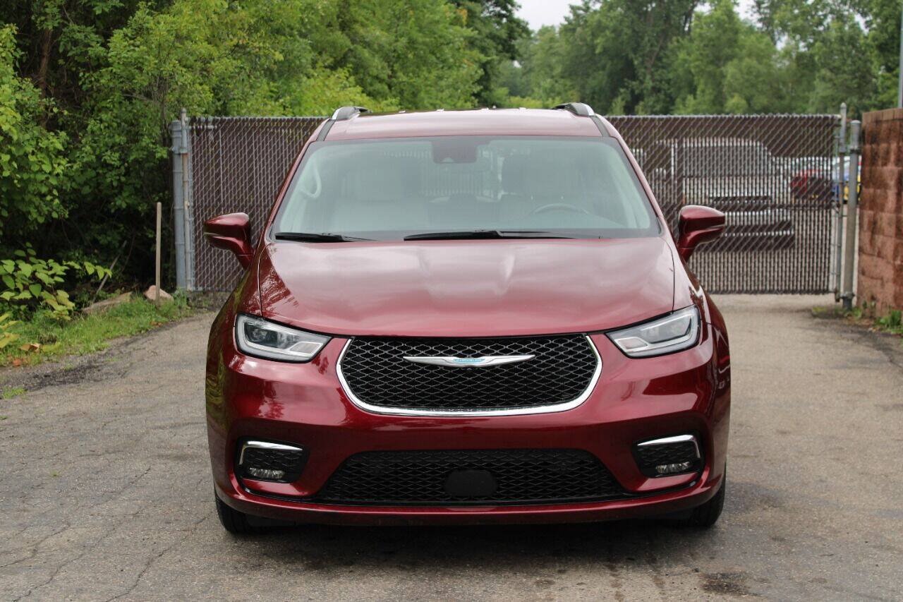 Used 2021 Chrysler Pacifica Touring-L FWD image 7