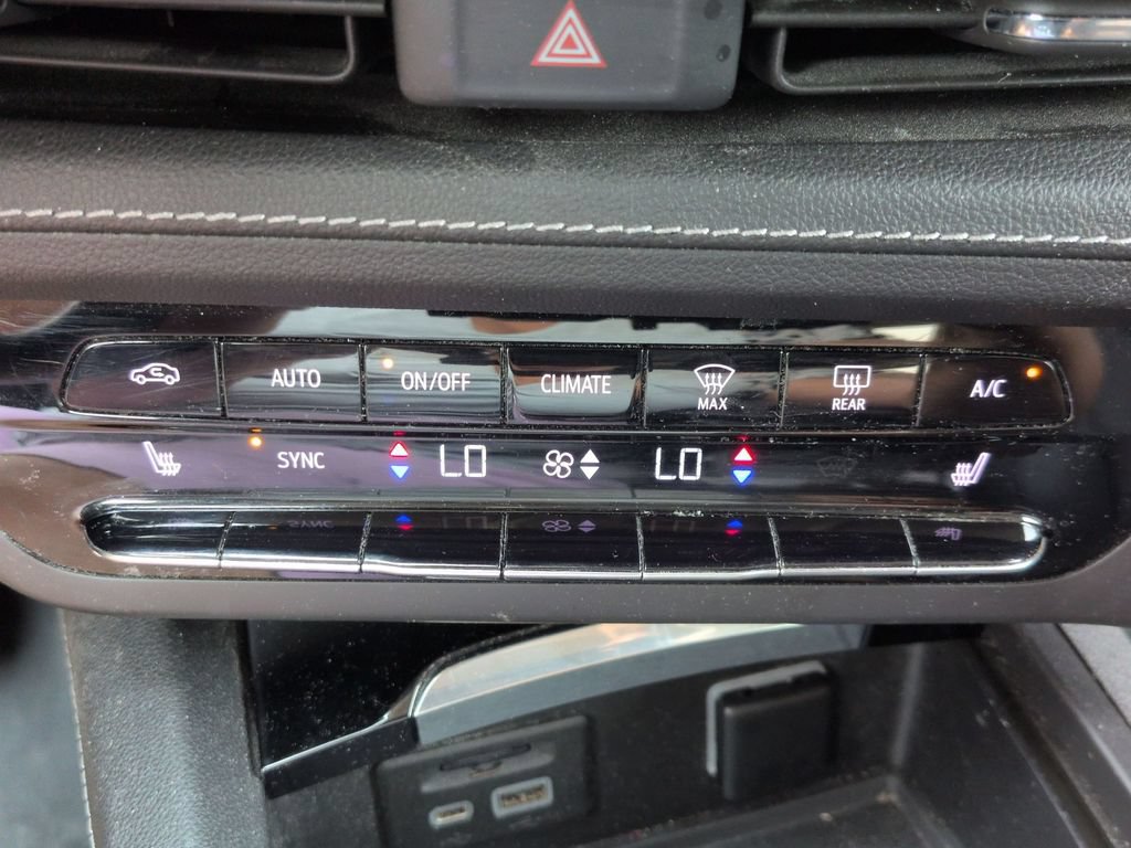 Used 2021 Buick Envision Essence w/ Technology Package I AWD/4WD image 15