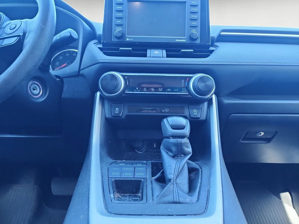 Used 2022 Toyota RAV4 LE AWD/4WD image 12