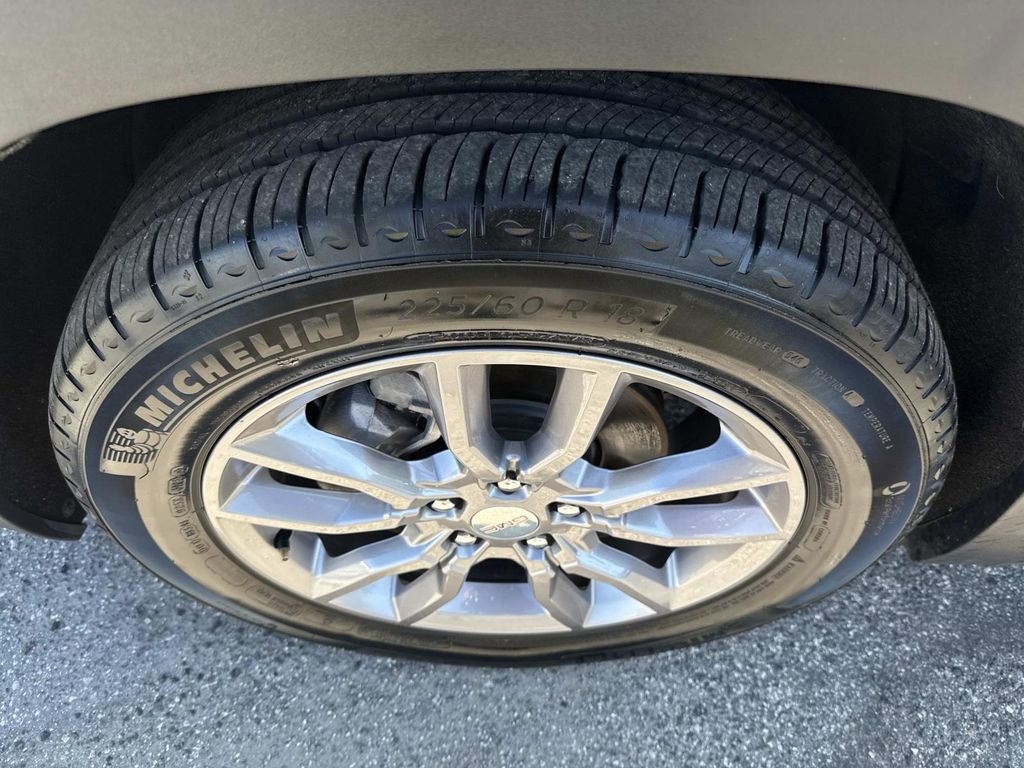 Used 2024 GMC Terrain SLT image 12