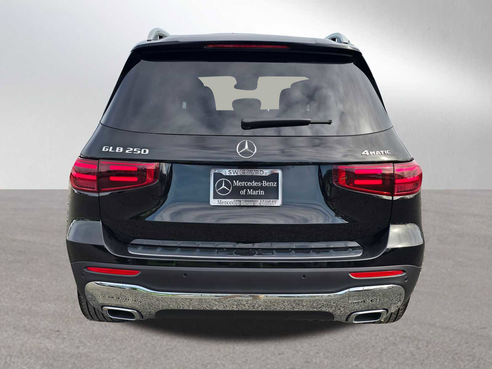 Used 2025 Mercedes-Benz GLB 250 4MATIC image 4