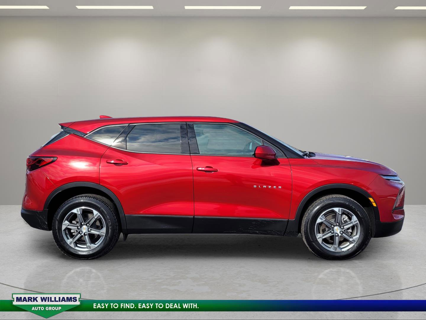 Used 2023 Chevrolet Blazer LT image 2