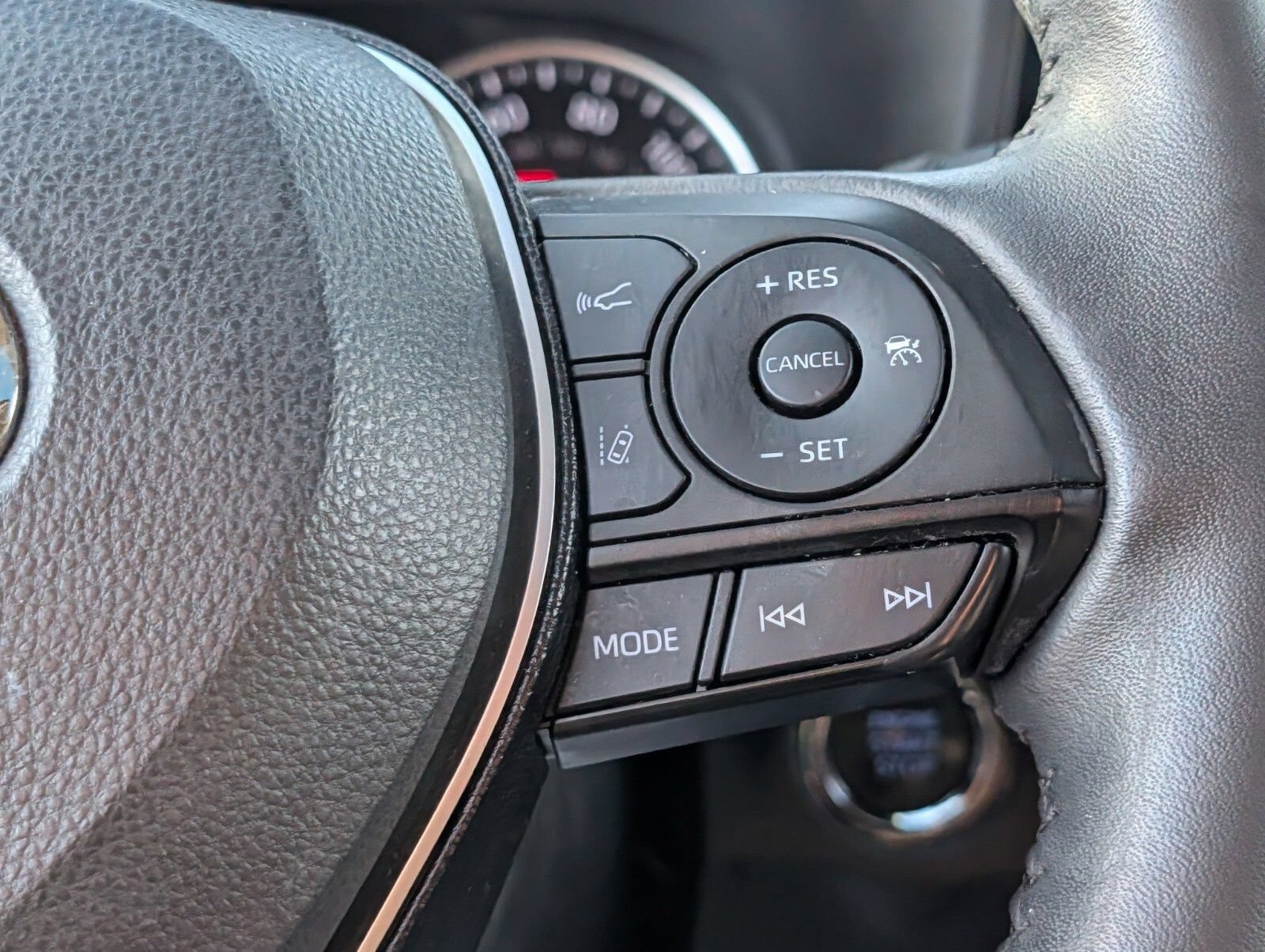 Used 2021 Toyota RAV4 XLE w/ Convenience Package AWD/4WD image 30