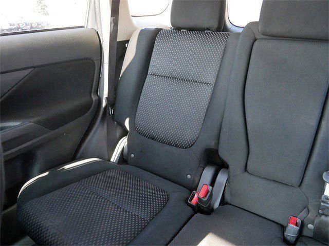 Used 2018 Mitsubishi Outlander SE image 13