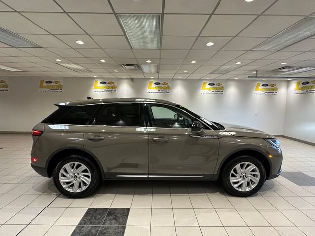 Used 2025 Lincoln Corsair AWD image 3