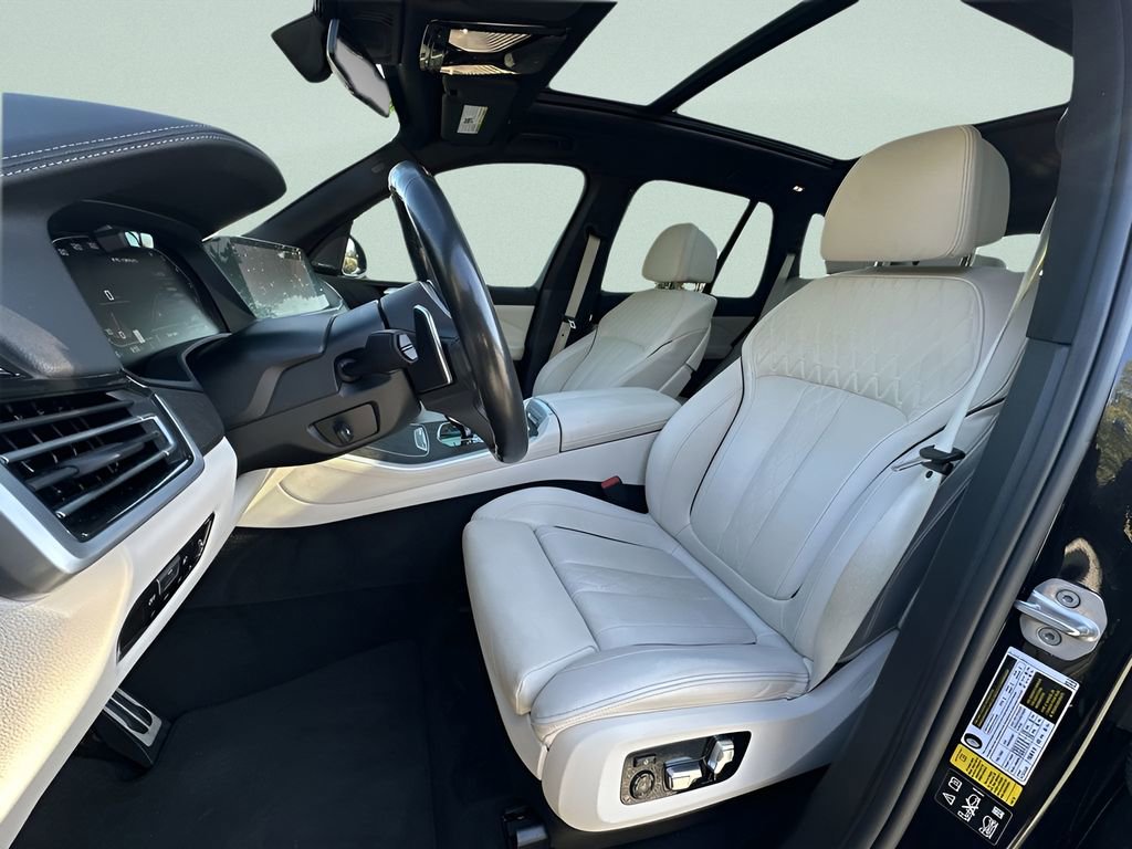 Used 2022 BMW X5 M50i image 13