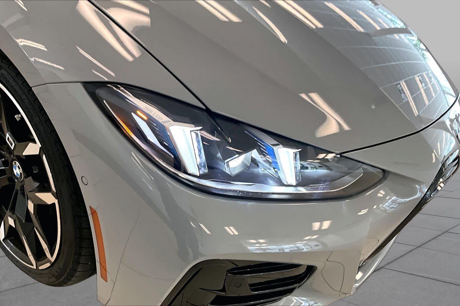 Used 2026 BMW M440i Convertible w/ Premium Package RWD image 24