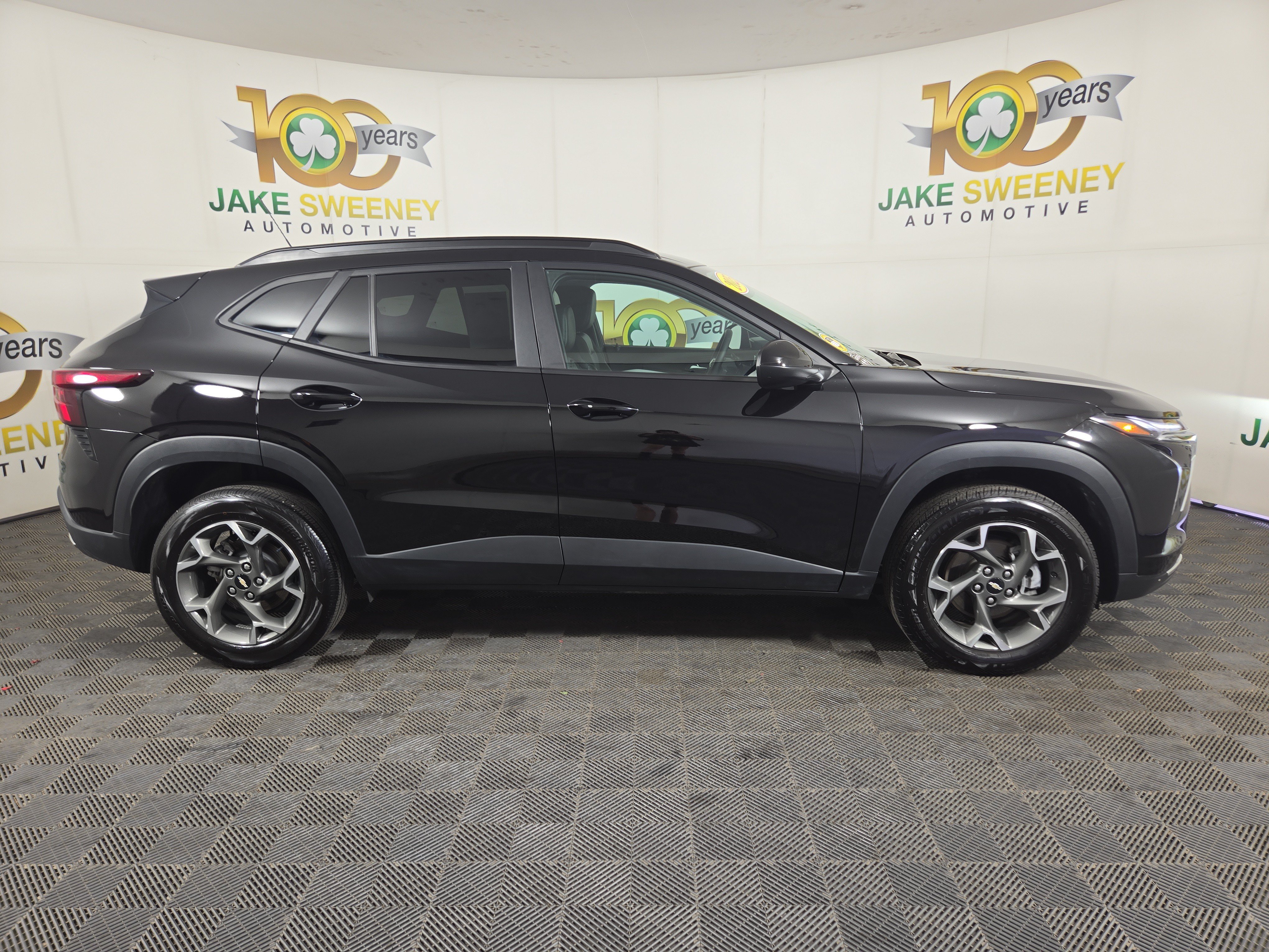Used 2025 Chevrolet Trax LT w/ Driver Confidence Package FWD image 11
