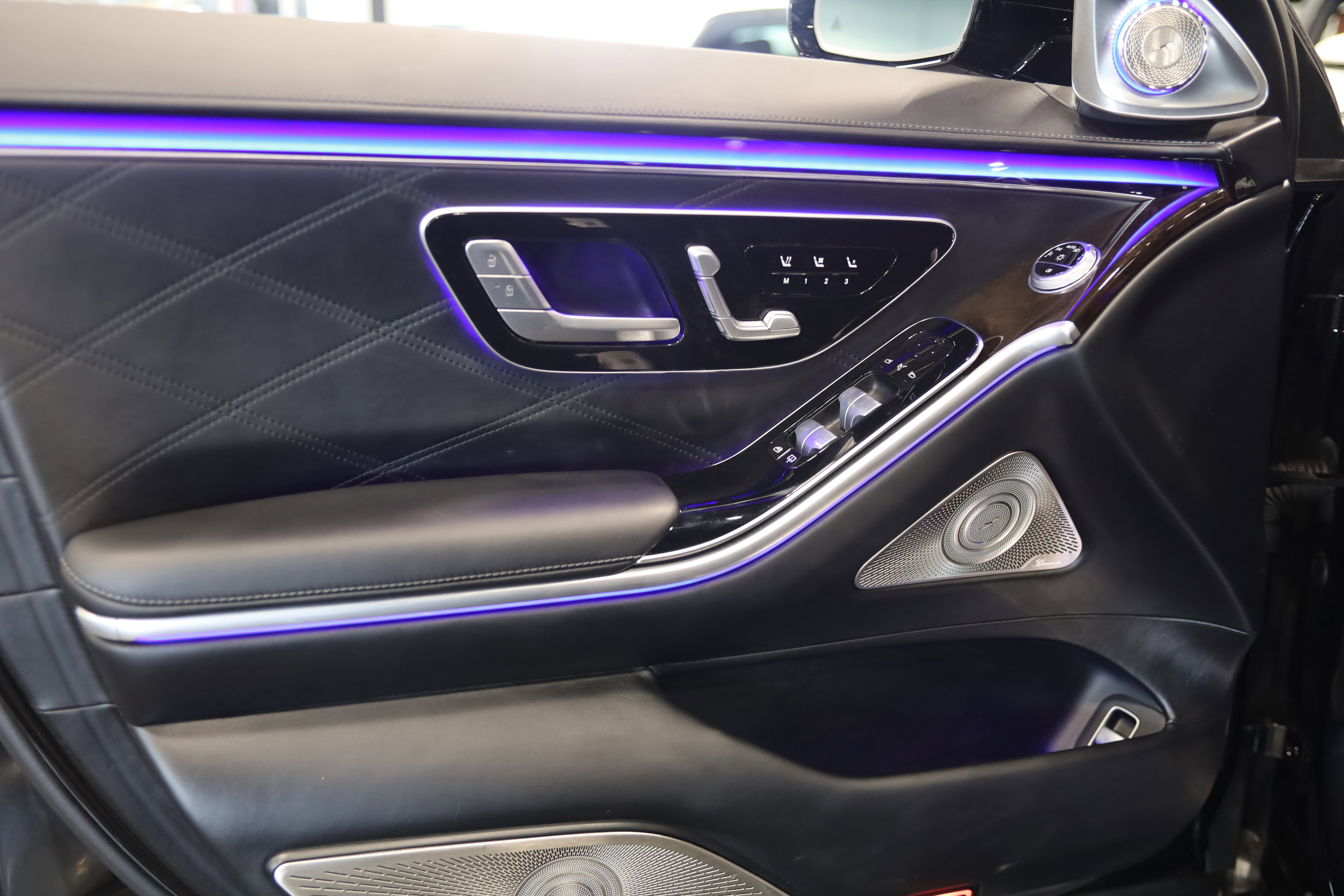 Used 2023 Mercedes-Benz Maybach S 680 4MATIC w/ Manufaktur Leather Package image 14