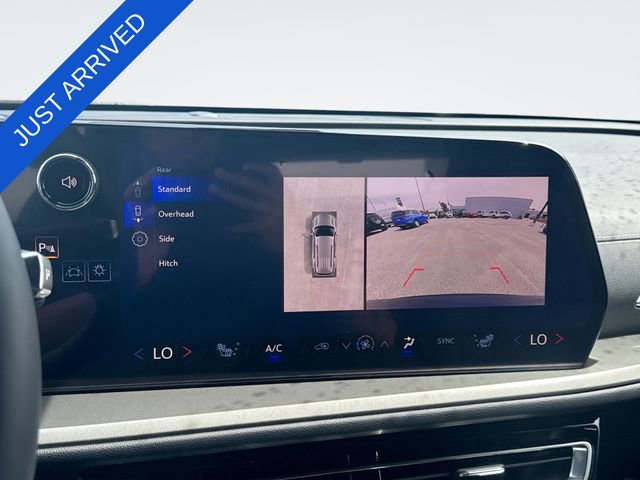 New 2026 Chevrolet Traverse LT w/ Sun and Wheel Package FWD image 17