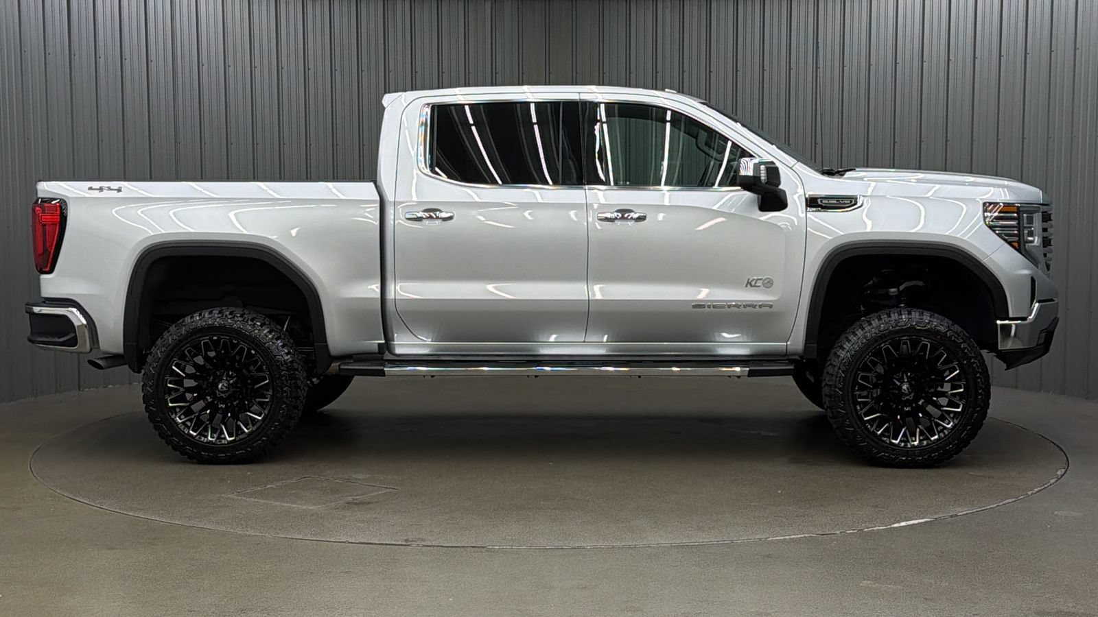 Used 2022 GMC Sierra 1500 SLT w/ SLT Convenience Package AWD/4WD image 6