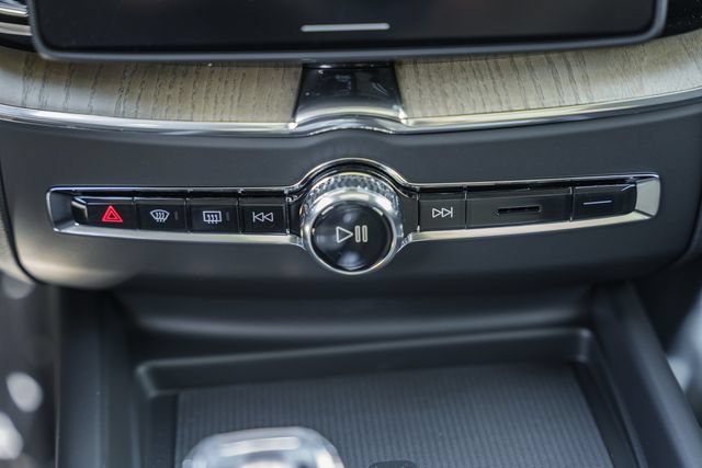 New 2026 Volvo XC60 T8 Plus w/ Protection Package Premier AWD/4WD image 23