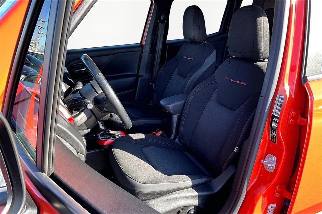 Used 2021 Jeep Renegade Trailhawk image 25