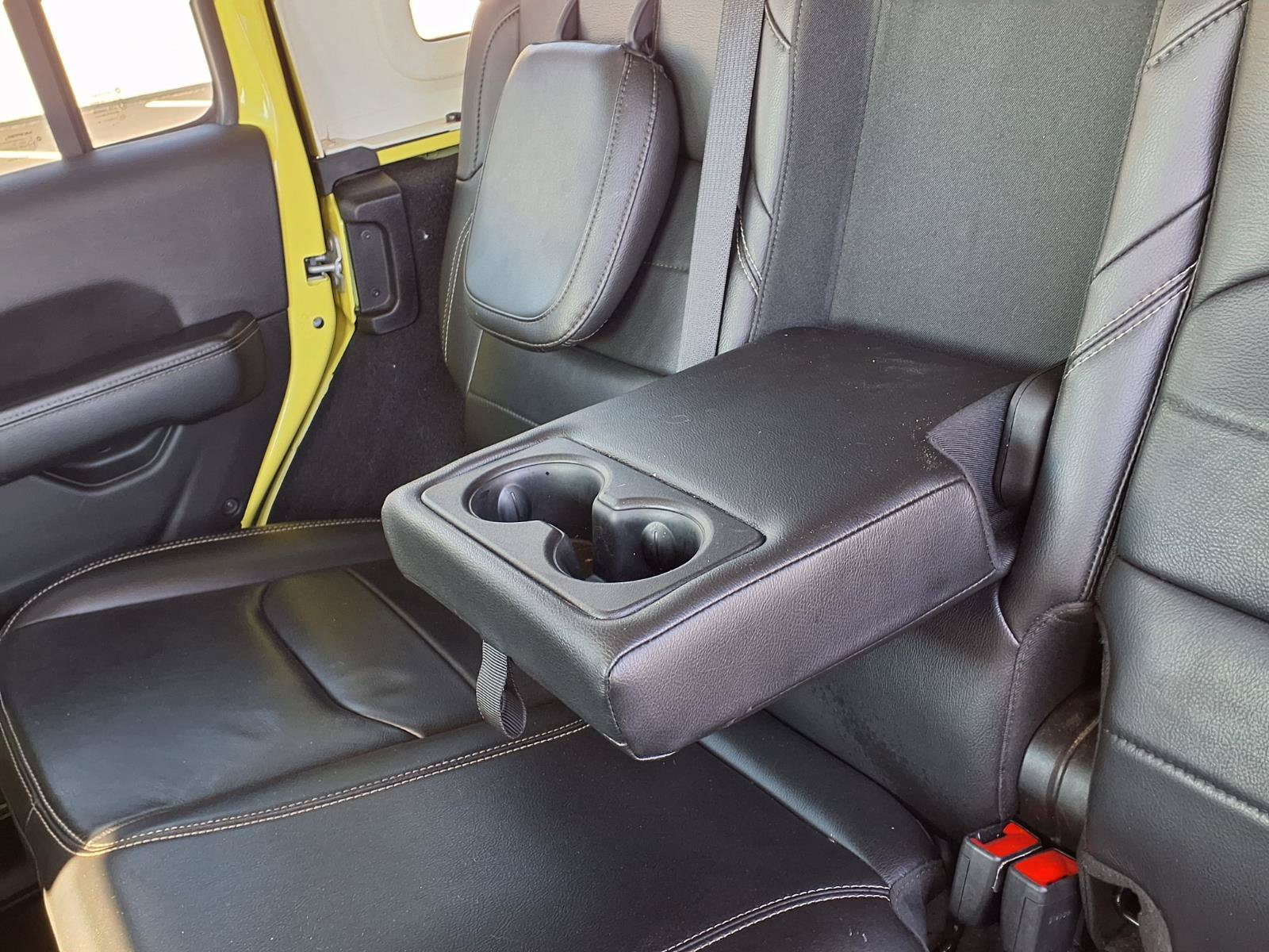 Used 2022 Jeep Wrangler Unlimited Sahara AWD/4WD image 15