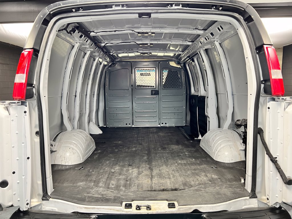 Used 2022 Chevrolet Express 2500 w/ Driver Convenience Package RWD image 20