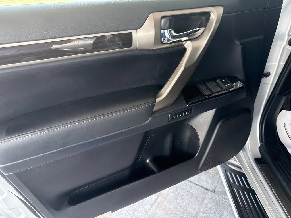 Used 2019 Lexus GX 460 w/ Navigation Package AWD/4WD image 30