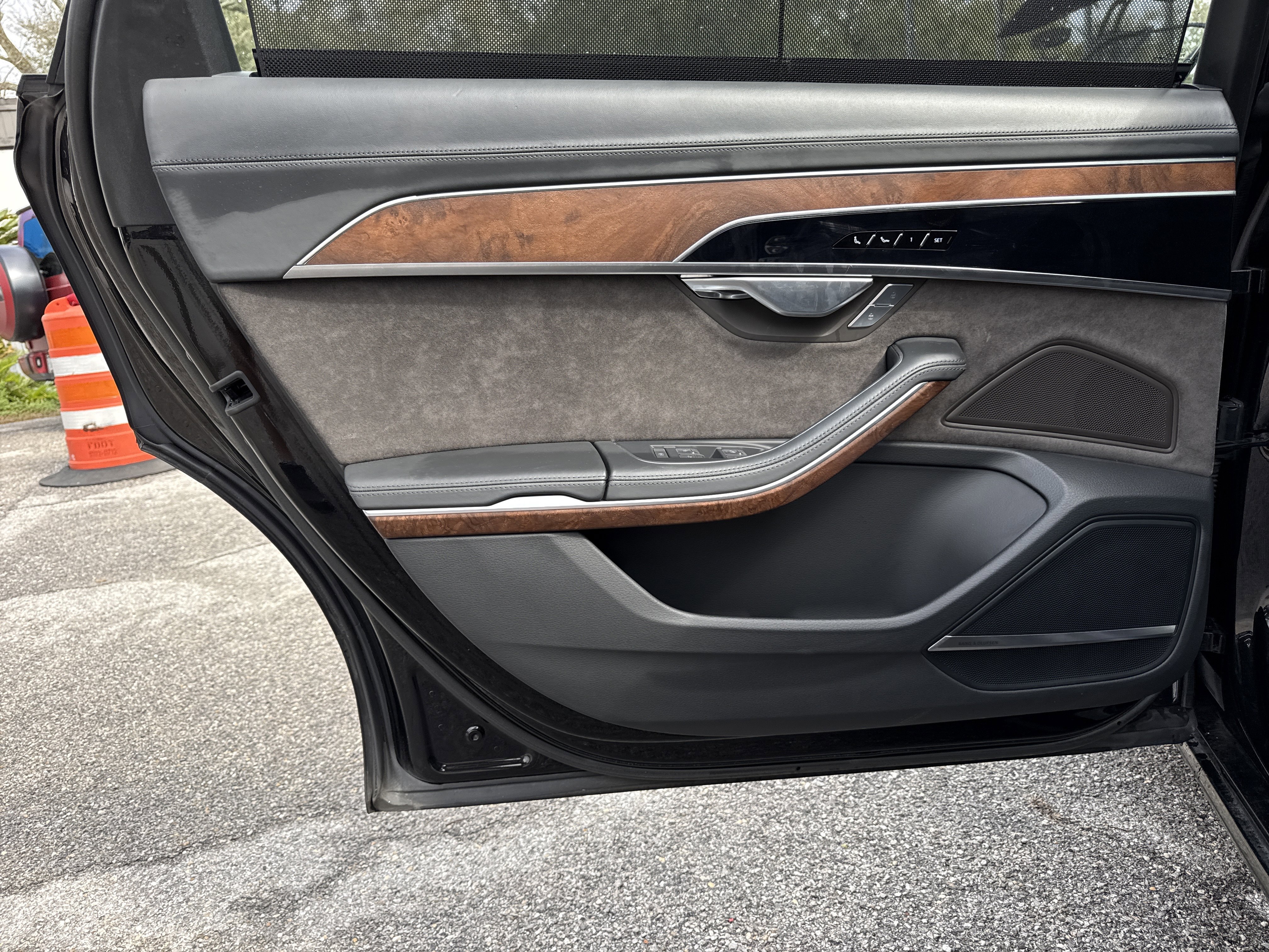 Used 2021 Audi A8 L 4.0T image 38