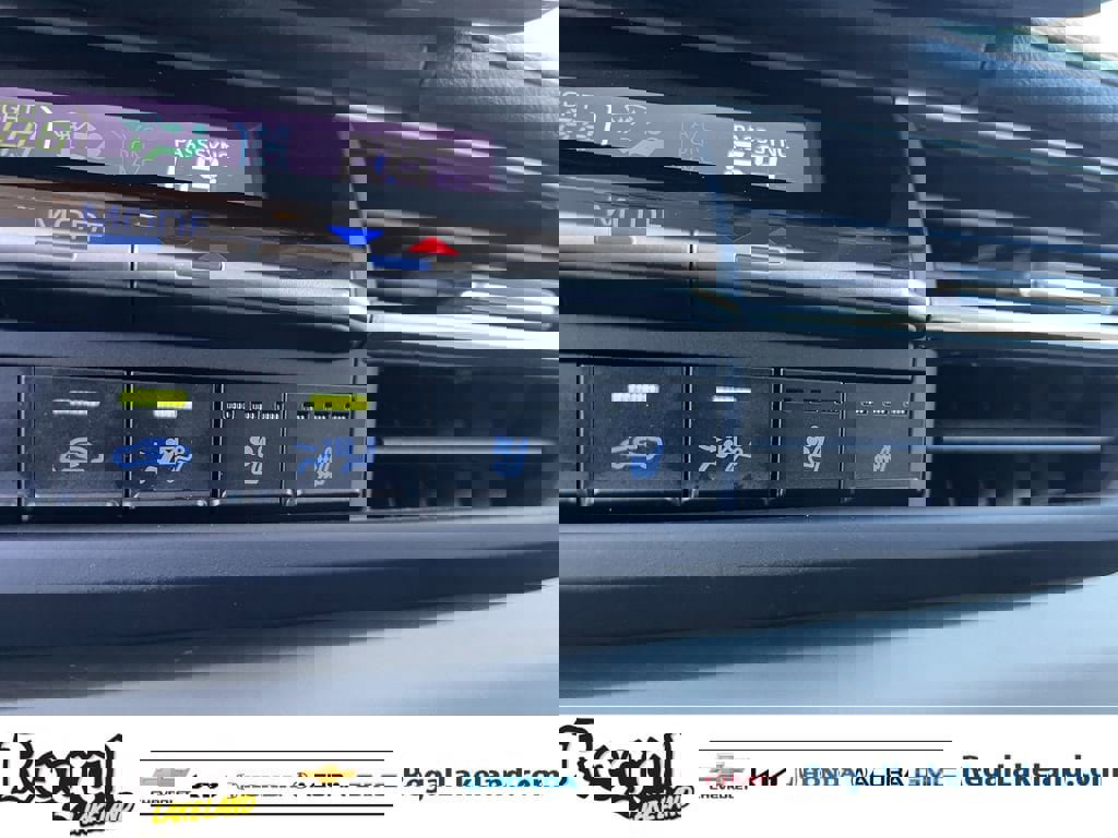 Used 2023 Toyota Sienna Limited image 27