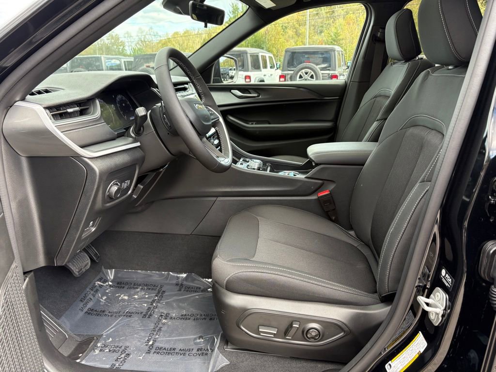 New 2025 Jeep Grand Cherokee Laredo X w/ Luxury Tech Group I image 6