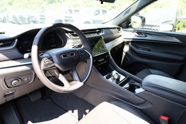 New 2025 Jeep Grand Cherokee Laredo image 9
