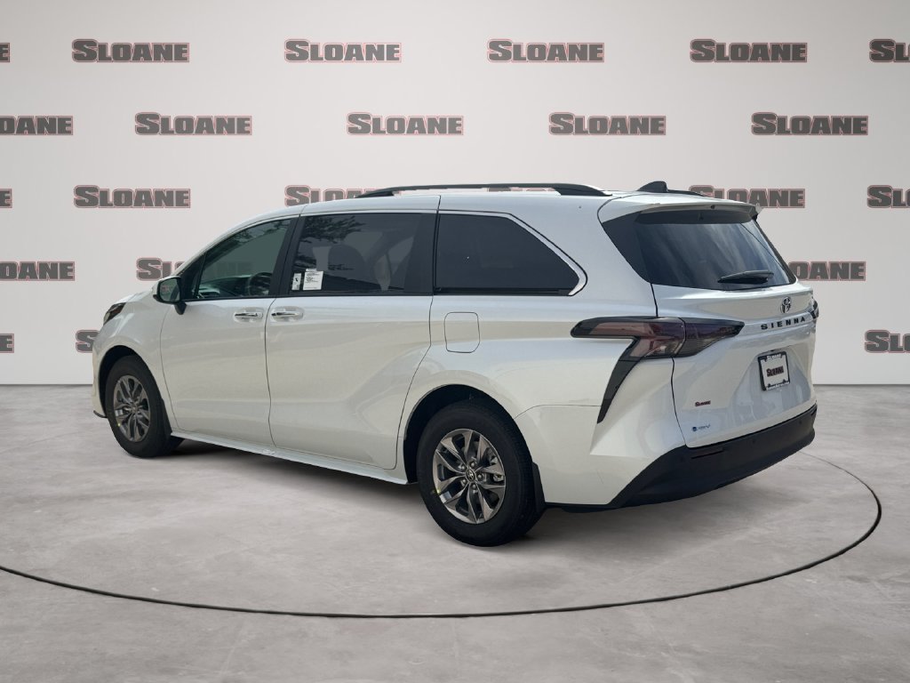 New 2026 Toyota Sienna XLE FWD image 3