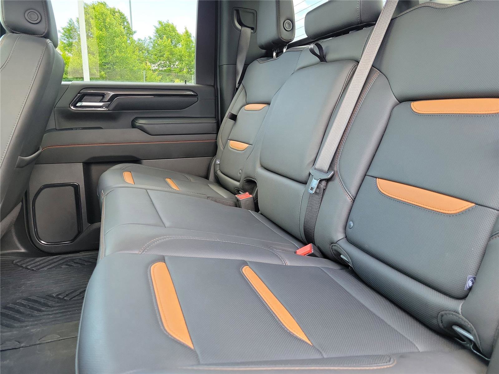 Used 2025 GMC Sierra 2500 AT4 w/ AT4 Premium Plus Package AWD/4WD image 12