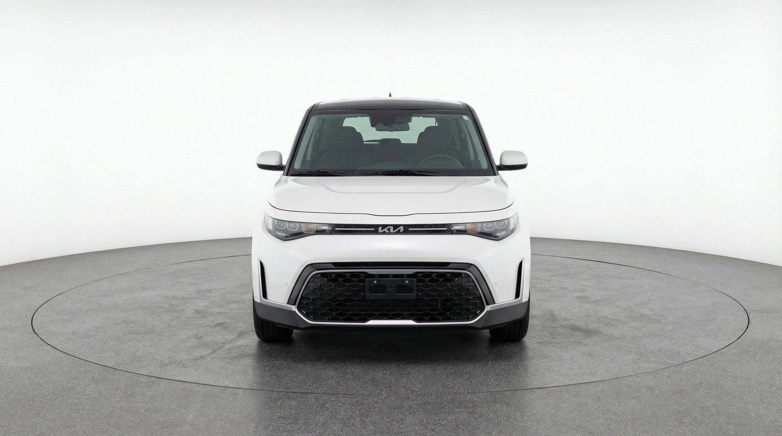 Used 2025 Kia Soul LX w/ LX Technology Package FWD image 2
