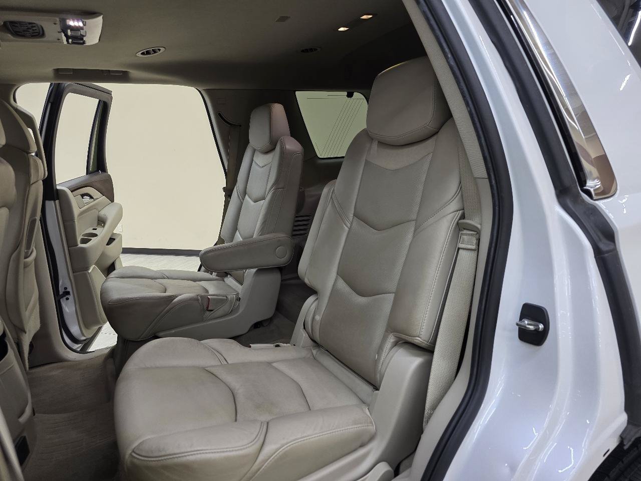 Used 2017 Cadillac Escalade Premium Luxury AWD/4WD image 26