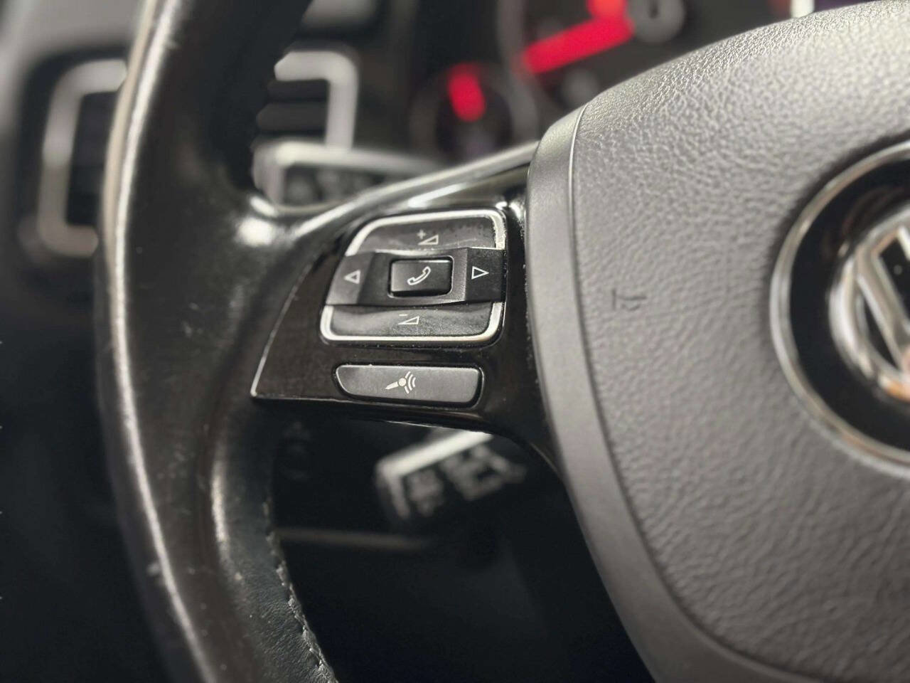 Used 2016 Volkswagen Touareg VR6 image 37