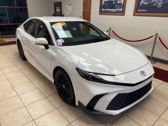 Used 2025 Toyota Camry SE FWD image 6