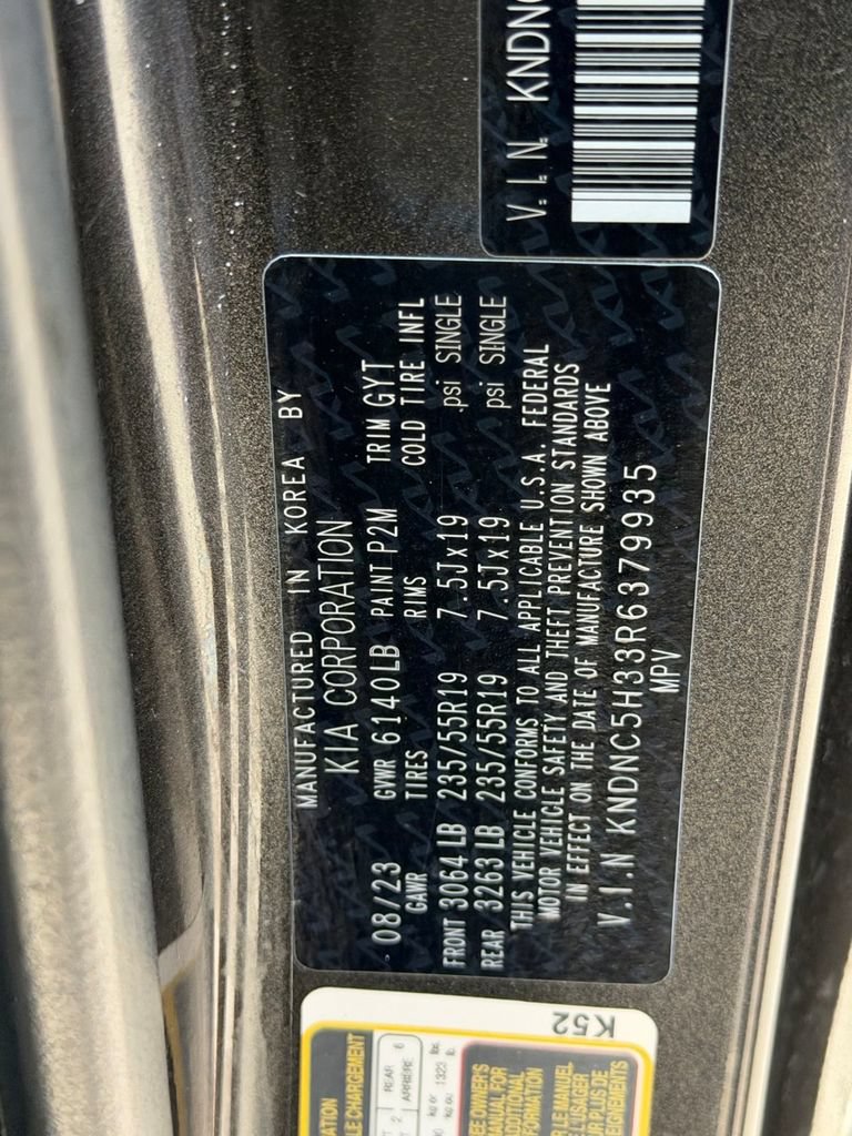 Used 2024 Kia Carnival EX FWD image 29