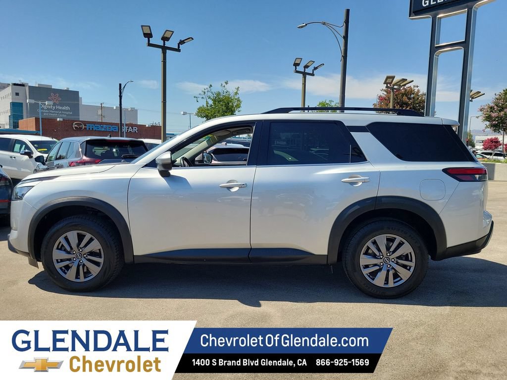Used 2025 Nissan Pathfinder SV FWD image 14