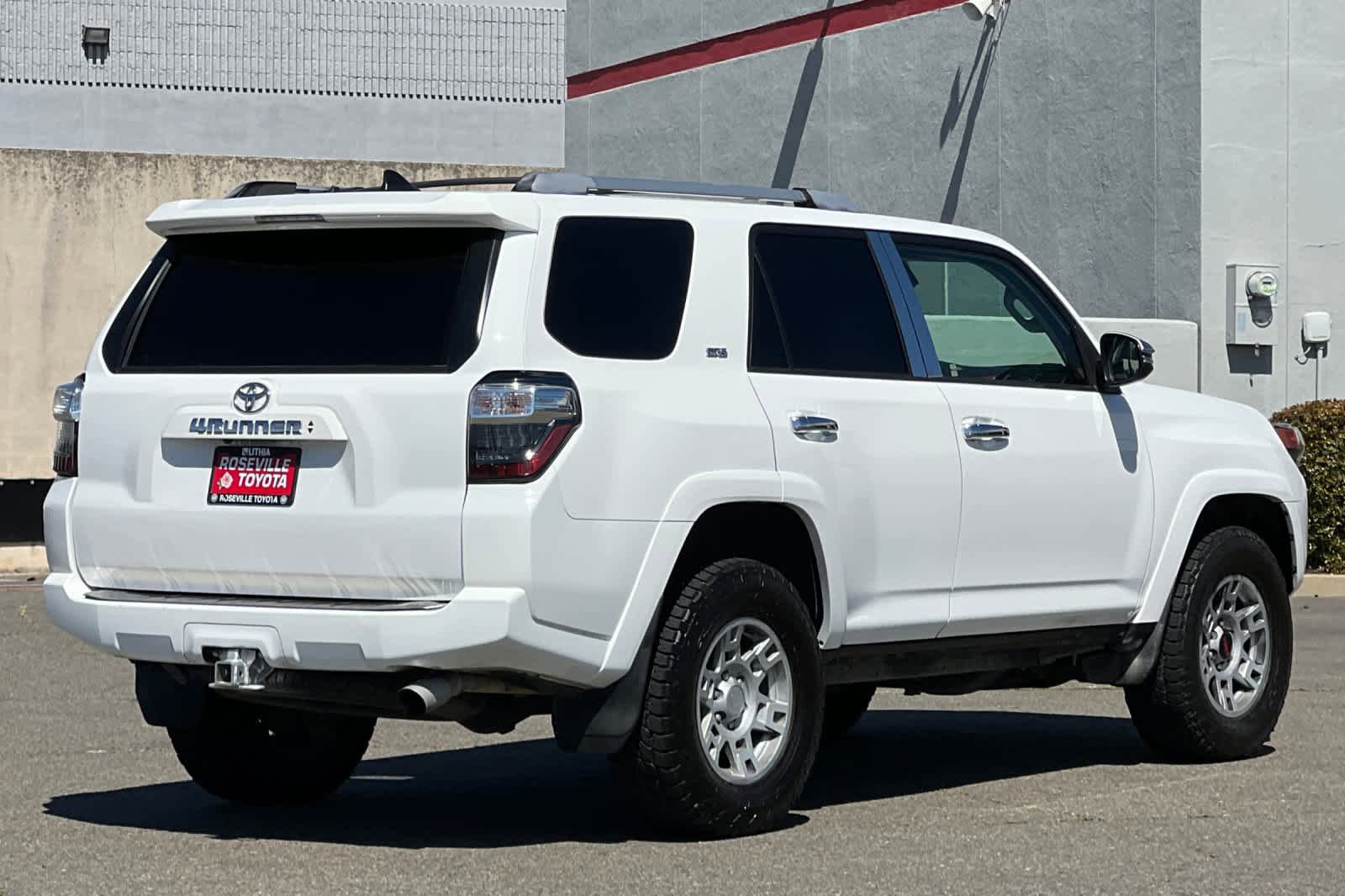 Used 2022 Toyota 4Runner SR5 Premium w/ Moonroof Package AWD/4WD video 2