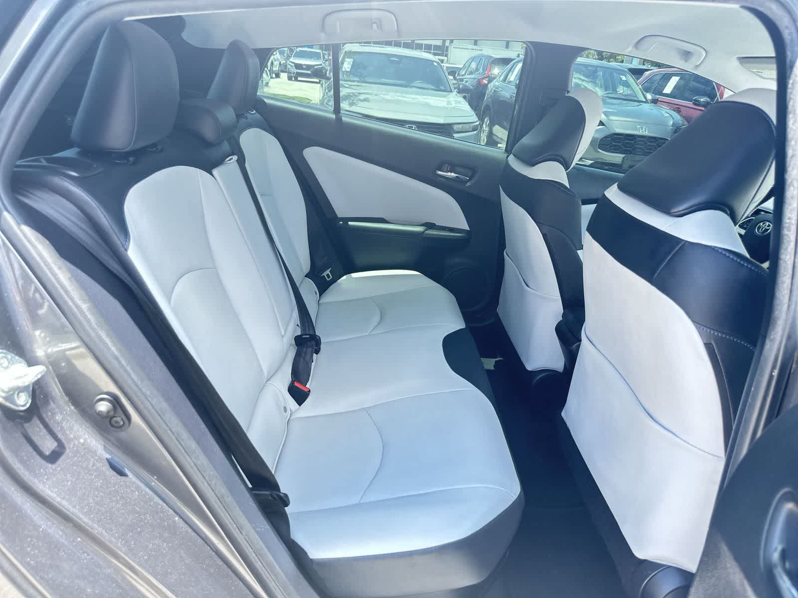 Used 2018 Toyota Prius Three Touring FWD image 17