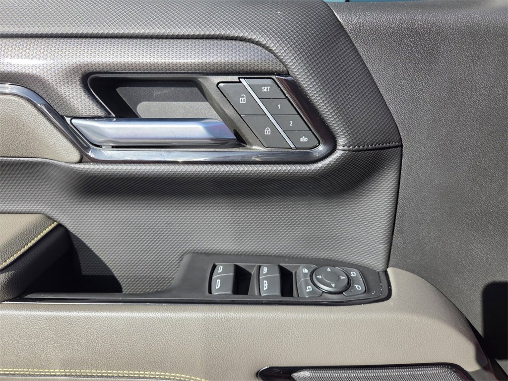 Used 2022 Chevrolet Silverado 1500 ZR2 image 25