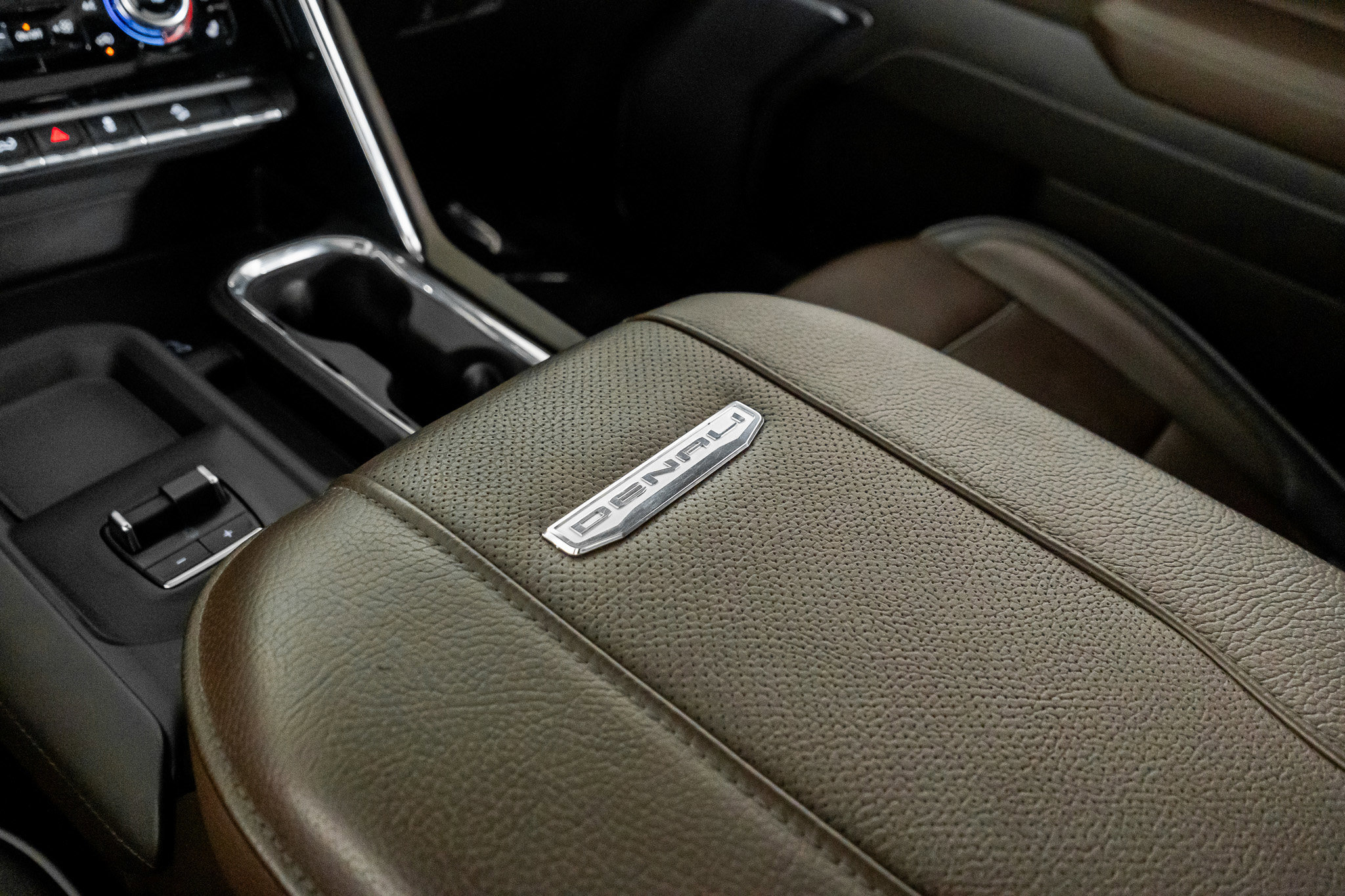 Used 2025 GMC Sierra 3500 Denali w/ Denali Reserve Package image 37