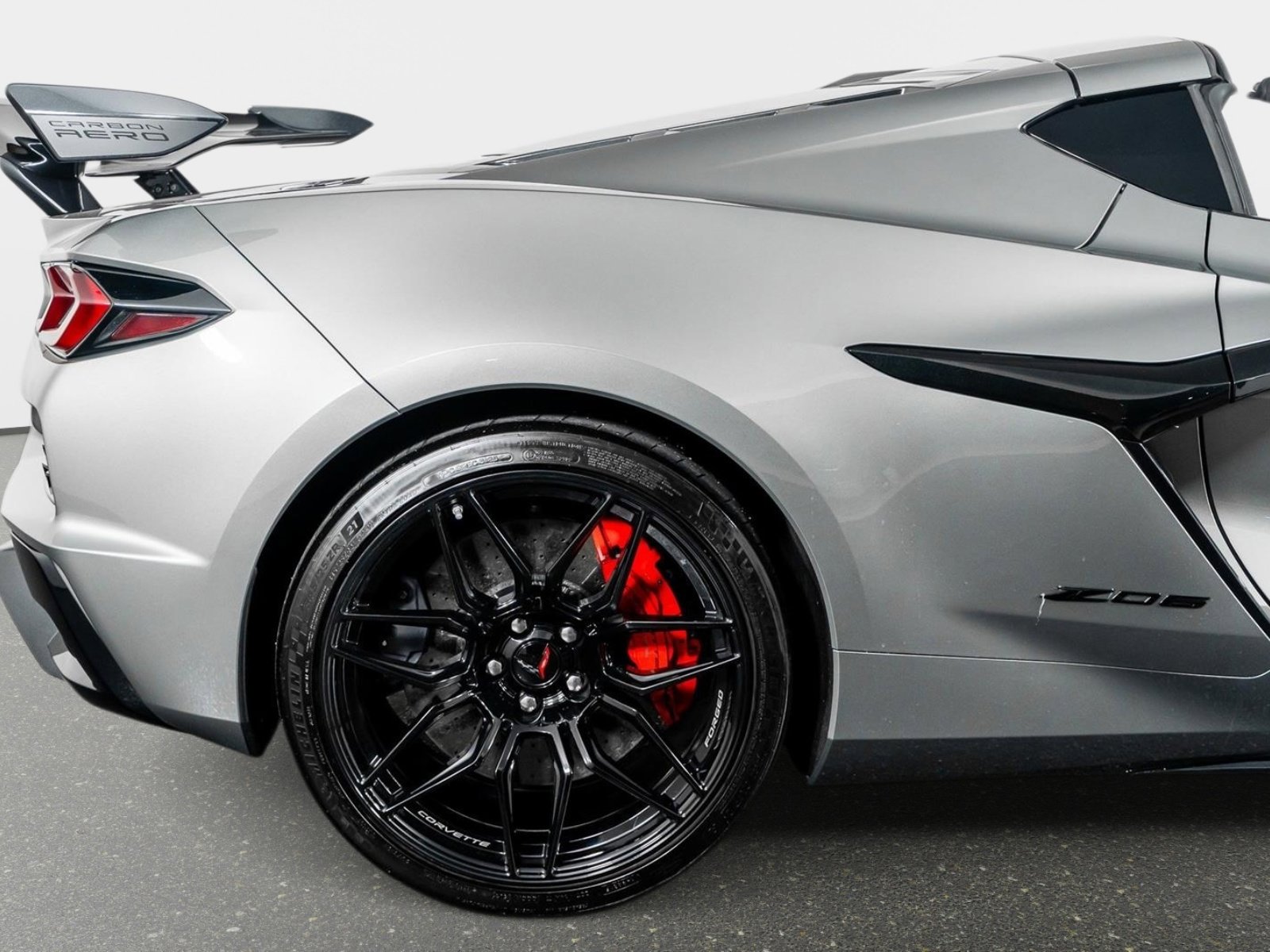 Used 2023 Chevrolet Corvette Z06 w/ Z07 Performance Package RWD image 8