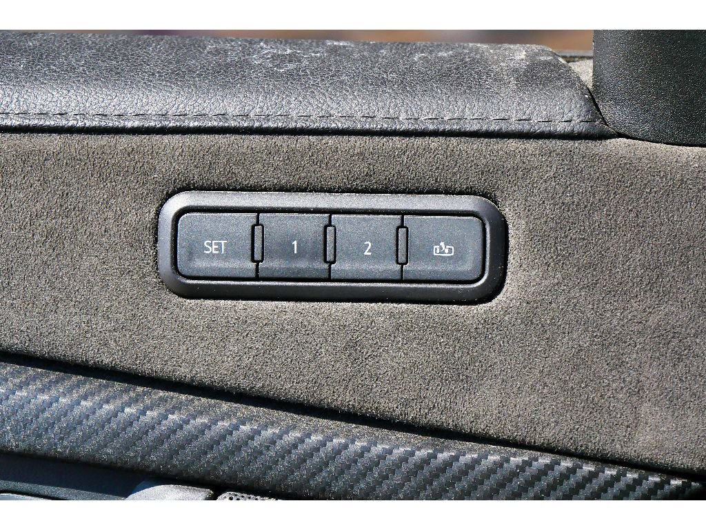 Used 2019 Cadillac Escalade Luxury w/ Escalade Sport Edition AWD/4WD image 24