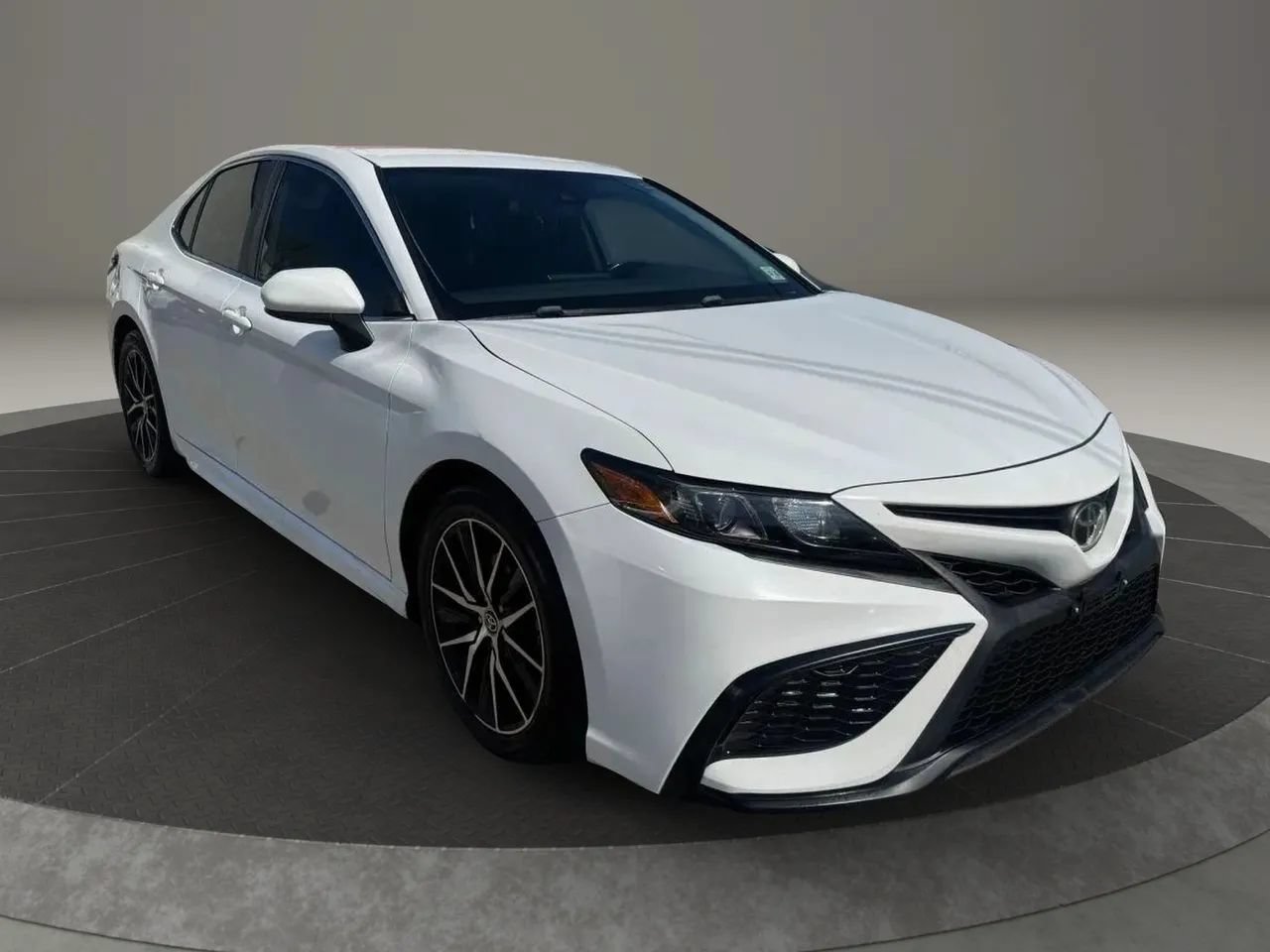 Used 2021 Toyota Camry SE FWD image 7
