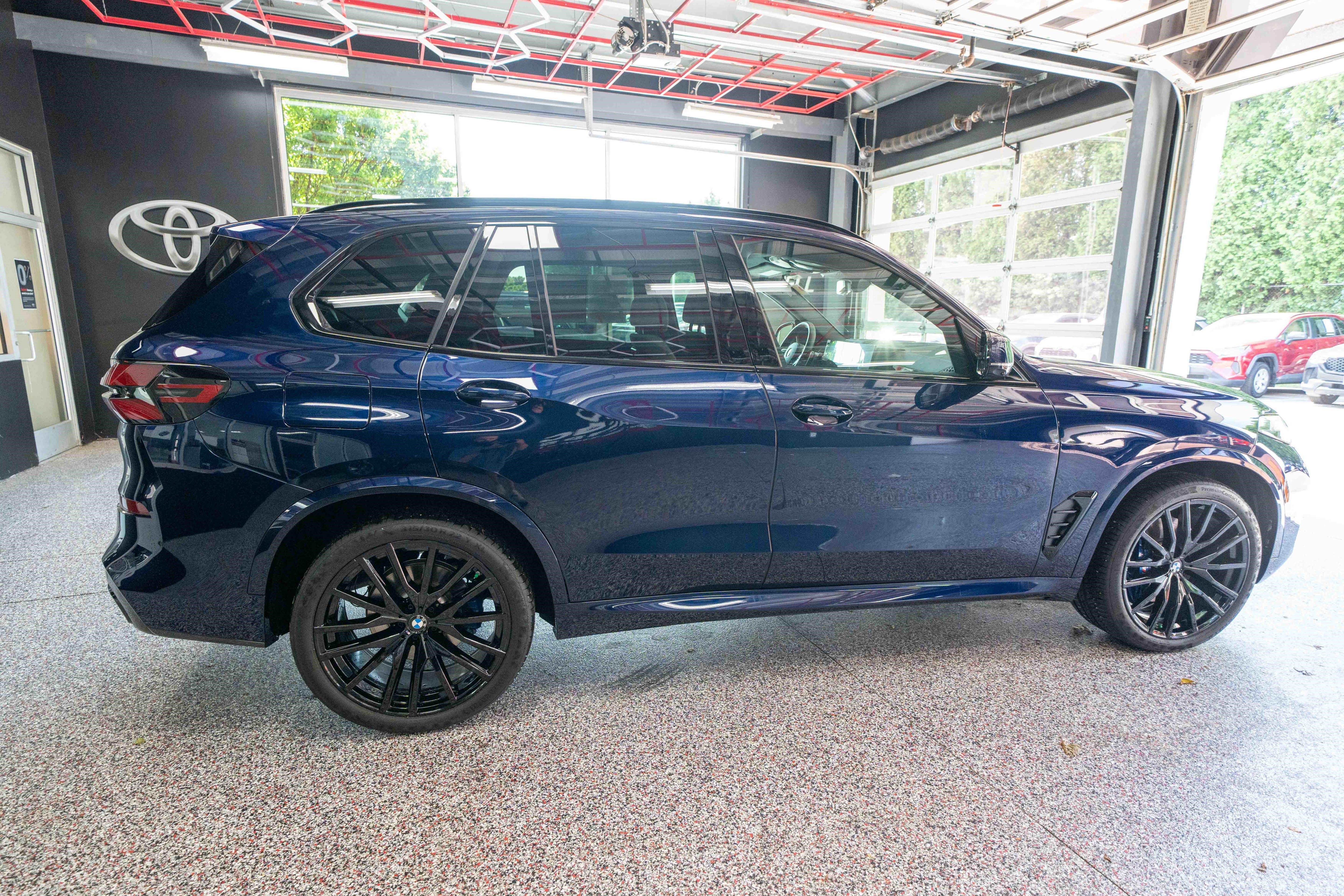Used 2026 BMW X5 xDrive40i w/ M Sport Package AWD/4WD image 4